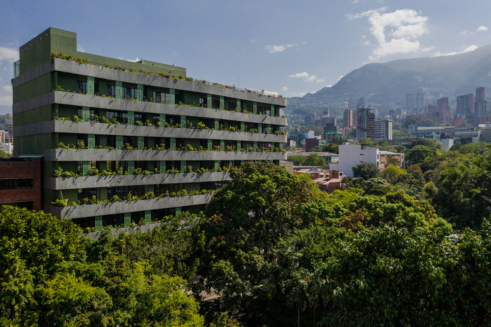 Torre Empresarial Antejardín · Fachada UHPC