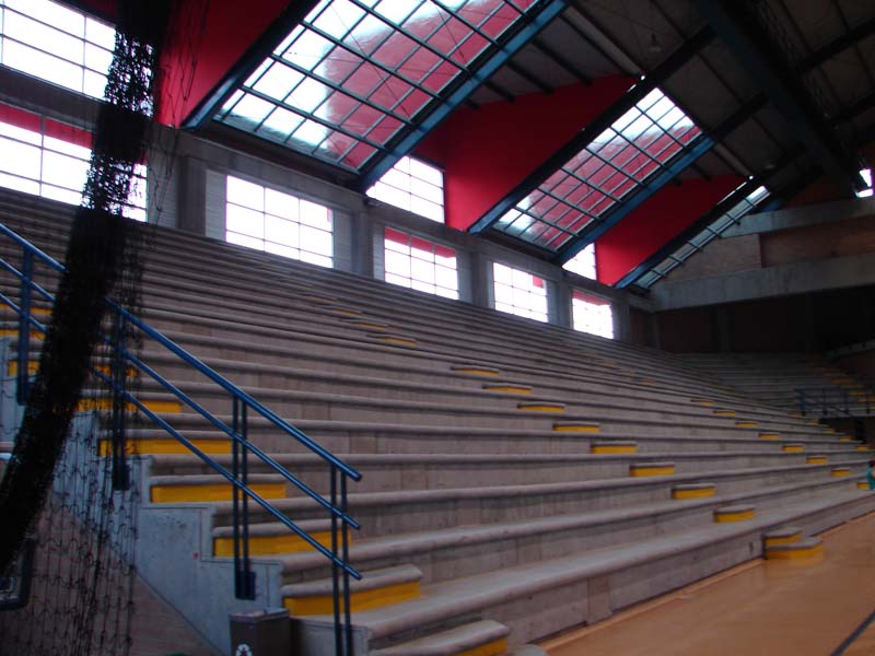 Coliseo Universidad Nacional · Graderías prefabricadas